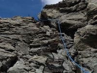 Sentiero per il Rifugio Chiarella Amiante attrezzato con funi e scalini (la via ferrata)