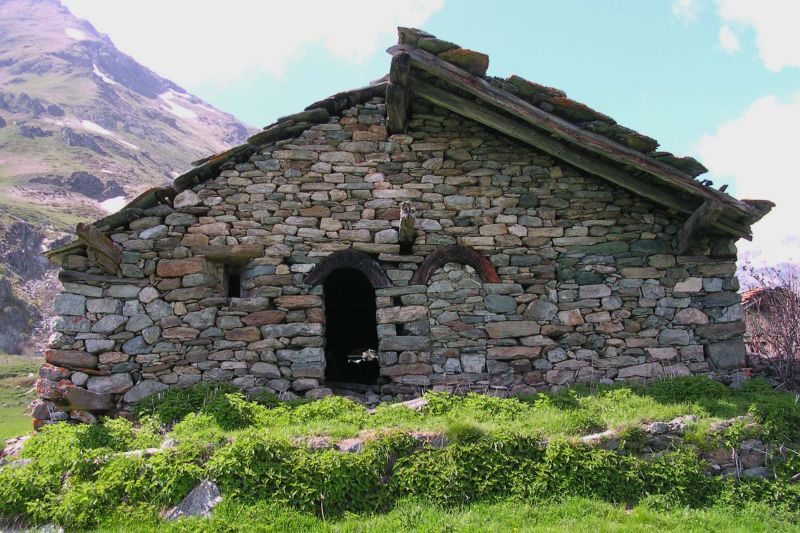 Casa rurale a Cortina con architravi in larice ricurvo, foto del 2004